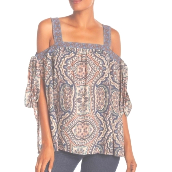 BCBGMAXAZRIA Neutral Kale Cold Shoulder Boho Festive Top Blouse Size Small - Picture 1 of 9